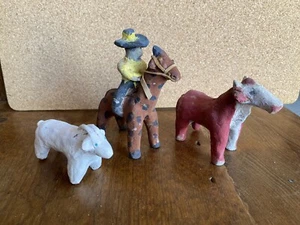 Cavallo giocattolo Navajo indiano fango con cowboy +2 Mamie Deschille Nellie Benally c1990 - Foto 1 di 14