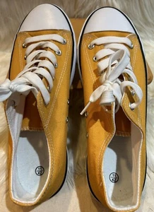 Zapatillas de tenis para mujer. Con cordones de lona. Talla 11. Amarillo y blanco. Nuevo sin caja. - Imagen 1 de 9