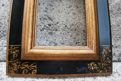 Large cadre ancien en bois noir et doré 24,5 X 29 cm Feuillure 13 X 18 cm - Photo 1/4