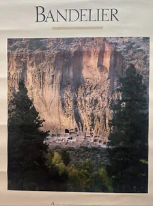 "Póster vintage del Monumento Nacional Bandelier 1989 32"" x 24"" Nuevo México Anasazi" - Imagen 1 de 5