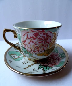 European Royal Style Vintage Porcelain Footed Tea Cup & Saucer with Gold Gildng - Picture 1 of 6