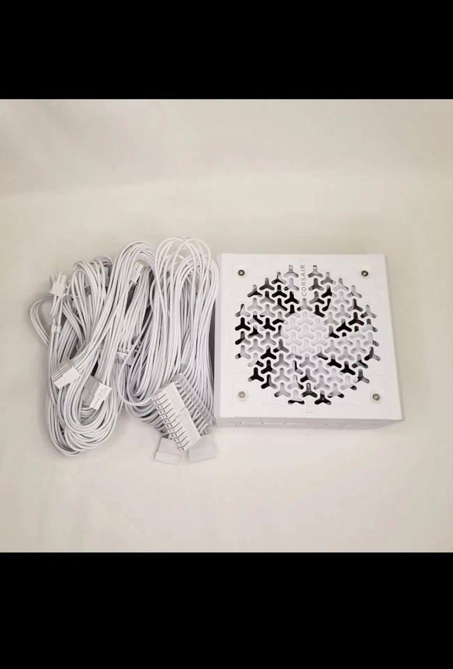 Fuente de alimentación ATX de bajo ruido totalmente modular CORSAIR RM850e (2025) Foto 1 de 4