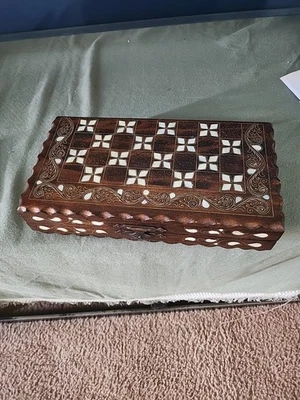 White Mother of Pearl Exclusive Backgammon Checkers Game 30 Pieces - Image 1 of 4