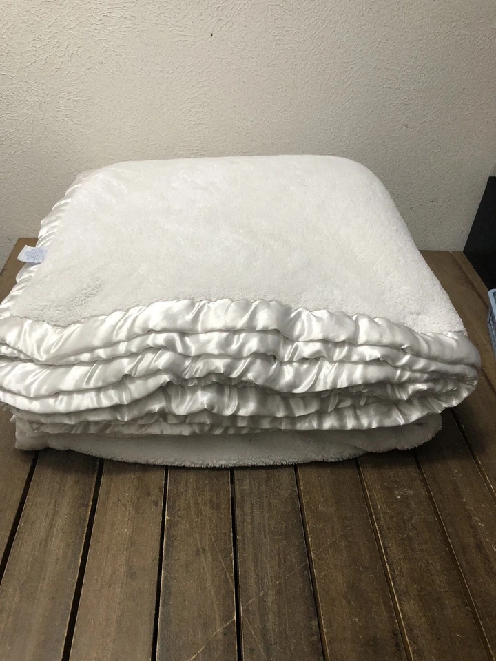 Simply Shabby Chic Queen Size Blanket White Satin Trim 2 Ply Plush 93x95” EUC - Image 1 of 4