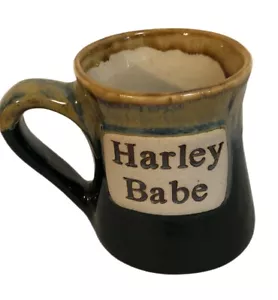 Tumbleweed Keramik Harley Babe handbemalt Steinzeug Kaffeebecher grün 20 Unzen Neu mit Etikett - Bild 1 von 6