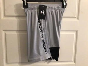 Nuovi pantaloncini Under Armour Boy's Stunt 3.0 stampati - YS grigi Prezzo al pubblico consigliato: $ 25,00 - Foto 1 di 2