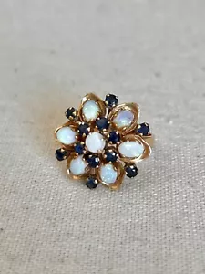Anillo con racimo de cóctel de ópalo y zafiro azul de oro amarillo de 10 quilates - Imagen 1 de 5