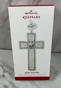 Hallmark 2013 Bless This Home Vidrio Metal Cruz Adorno de Navidad - Imagen 1 de 4