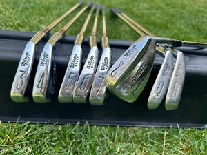 Mazze da golf vintage Wilson #25077 Johnny Miller Crest RH mano destra (ferri) eccellenti - Foto 1 di 13