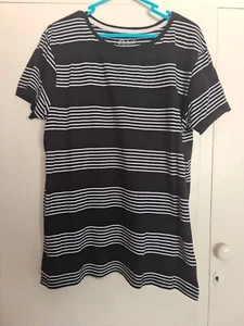 REBEL UK BOYS SIZE 12 -13 BLACK & WHITE STRIPE TSHIRT TOP  - Picture 1 of 4