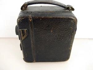 SCHMALFILMCAMERA PATHÈ MOTOCAMERA MIT LENS HERMAGIS - F 3 wurde 1927 eingeführt. - Bild 1 von 11