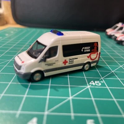 Furgoneta Volkswagen Cruz Roja Alemana Rietze escala HO 1:87 Foto 1 de 4