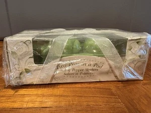 Two Peas In A Pod Salt And Pepper Shakers - Picture 1 of 2
