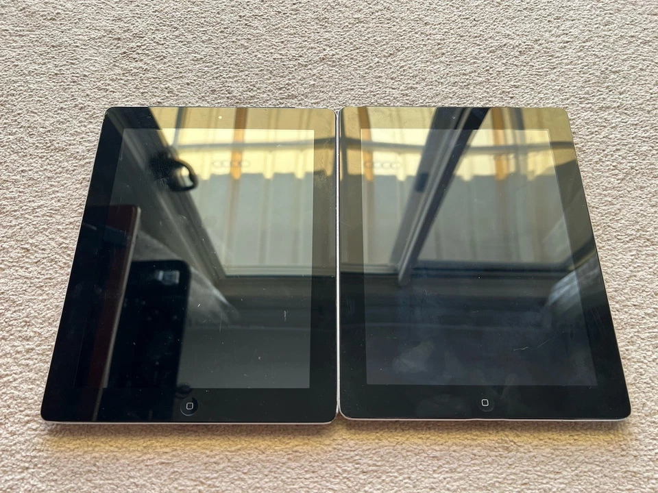 Apple iPad A1430 64GB And Apple iPad A1396 32GB - For Parts - Image 1 of 4