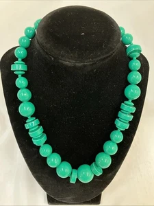 Vintage geknoteter Strang grüner Perlen 18 Zoll Halskette oder Halsband Federring Verschluss sehr guter Zustand - Bild 1 von 5