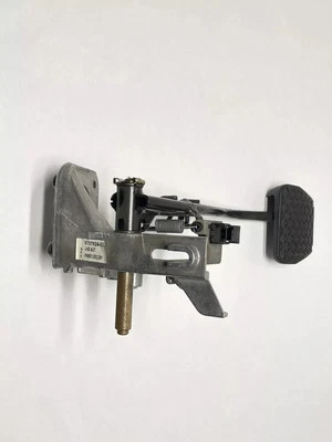 2003-2008 BMW Z4 E85 ROADSTER BRAKE PEDAL ASSEMBLY GENUINE OEM - Image 1 of 4