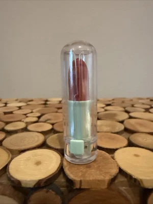 Mini lápiz labial Clinique muestra 18 ciruela brandy nuevo con daños Foto 1 de 4