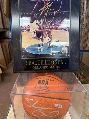 Balón y placa firmados por Shaquille O'Neal Magic Lakers Foto 1 de 3