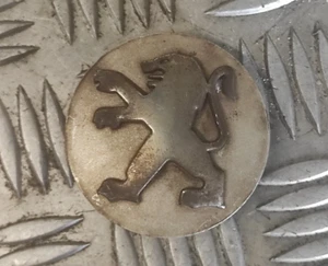 Cabochon centre roue jante alu PEUGEOT - Référence : 9688401977 (4) - Photo 1 sur 3