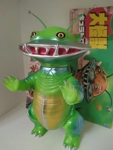 Figura Vinilo Suave Moldeado Verde Kaiju Colossus Culadros Equipo Invasión Espacial Raro - Imagen 1 de 8
