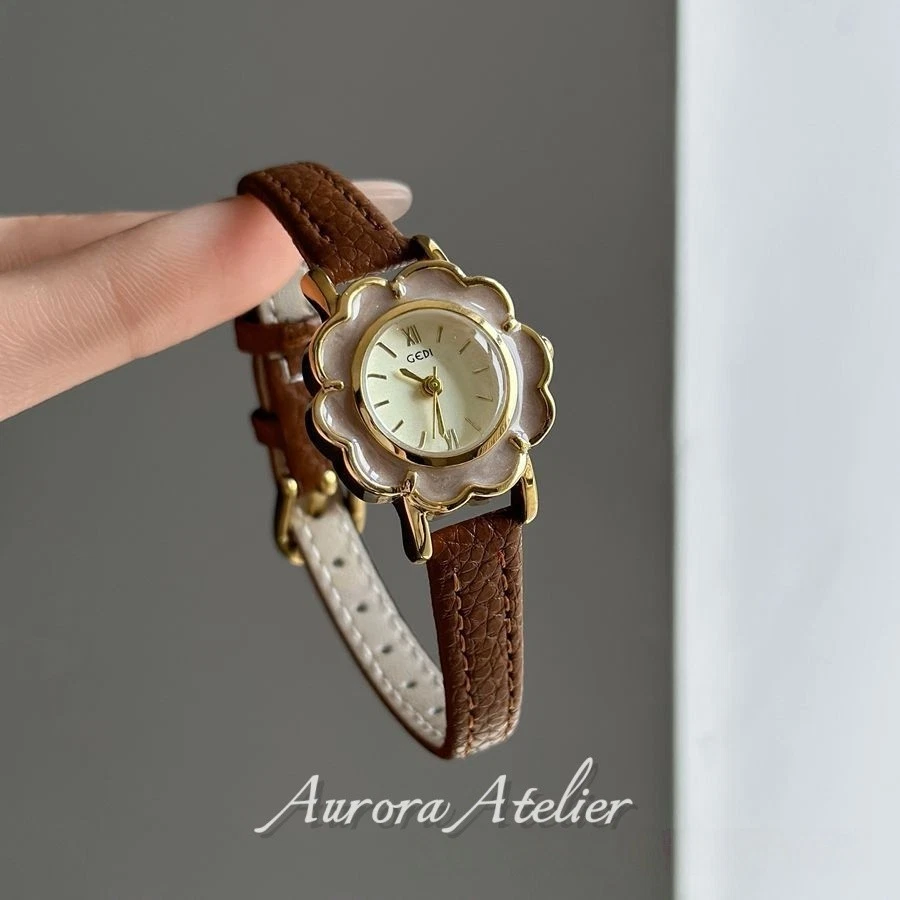 Reloj con correa de cuero PU camelia para mujer - esfera floral, cuarzo, regalo de moda Foto 1 de 4