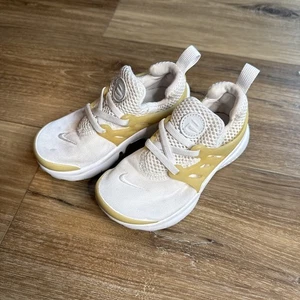 NIKE Presto Unisex Toddler Shoes SZ 10C 844767 Sneaker White Lace Athletic - Picture 1 of 7