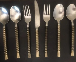 RETRONEU Cubiertos Lote de 7 Cucharas Tenedores Cuchillo Latón Bobina Manijas XLNT - Imagen 1 de 4