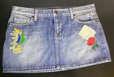 🍒 Minifalda vaquera bordada Guess Jeans loro pájaro flores retazos 29 Y2K Foto 1 de 4