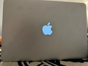 Apple MacBook Air 13.3 inch Laptop - A1466 (2015) - Picture 1 of 3