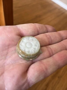 1 Kadette Beetle Bakelite Swirled Green And Brown Flower Radio Knob Original - Picture 1 of 3