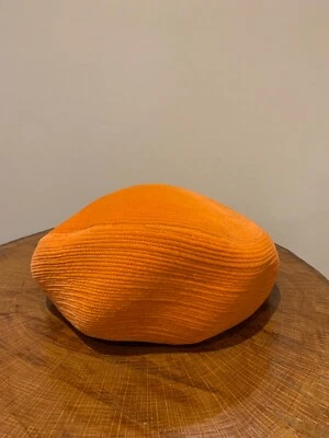 BOINA CHENILLE VINTAGE FEMININA ATELIER LUCAS LARANJA VELUDO COM NERVURAS - FEITA NO REINO UNIDO - Imagem 1 de 4