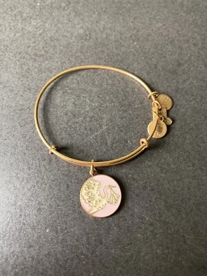 ALEX AND ANI ENTREGA ESPECIAL ESMALTE ROSA NIÑA ENCANTO BRAZALETE ACABADO DORADO Foto 1 de 3