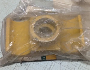 Genuine Komatsu Hydraulic Piping Clamp 144-940-1180 NEW OEM - Picture 1 of 3