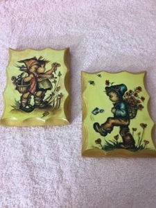 SET OF 2 VINTAGE HUMMEL BOY & GIRLS  WOOD WALL PLAQUES PICTURES  - Picture 1 of 4