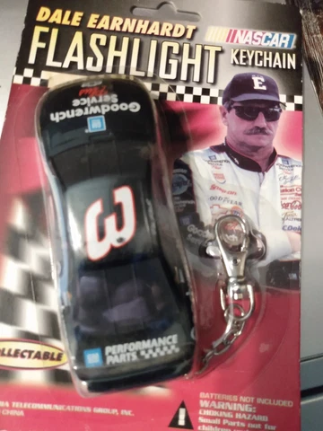 NASCAR DALE EARNHARDT # 3 FLASHLIGHT CAR KEY CHAIN IN PACKAGE Cover