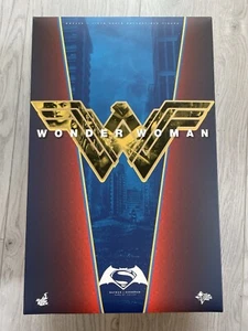 Hot Toys Wonder Woman MMS359 Batman vs Superman (in the US) - Picture 1 of 8