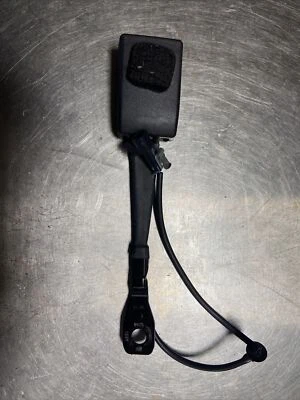 2010-2017 雪佛兰 EQUINOX 地形前右乘客座椅皮带扣黑色 — 第 1/2 张图片