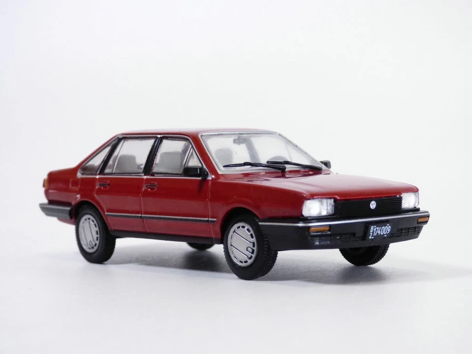 VOLKSWAGEN PASSAT Carat CD Rouge 1/43 1987 B2 Foto 1 de 1