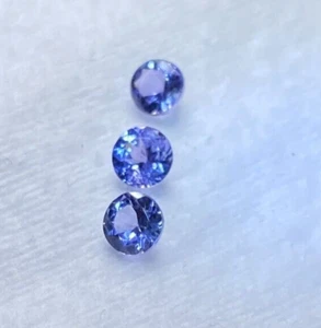1.61 CTS, 3 PCS, 5 MM ROUND, TANZANITE, PURPLISH BLUE, UNTREATED, VVS/VS QUALITY - Bild 1 von 6