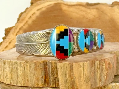 Brazalete de plumas con incrustaciones de múltiples piedras Zuni de colección--NLB25,17 Foto 1 de 4