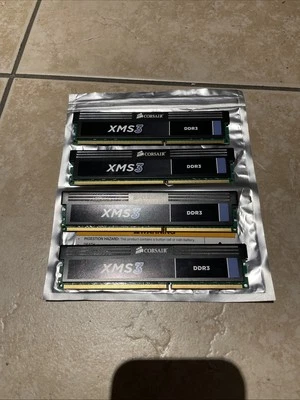 Corsair XMS3 32GB 4x8GB CMX8GX3M2A1600C9 - Image 1 of 2