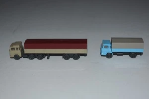 Juego de 2 remolques para tractor Wiking a escala N surtidos con cubiertas de lona C53884 - Imagen 1 de 2