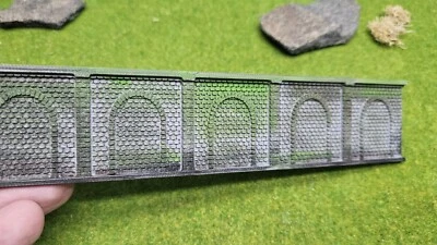 Mauer Backstein Spur N (1:160) Länge 200mm - erweiterbar - grau oder lackiert - Bild 1 von 4