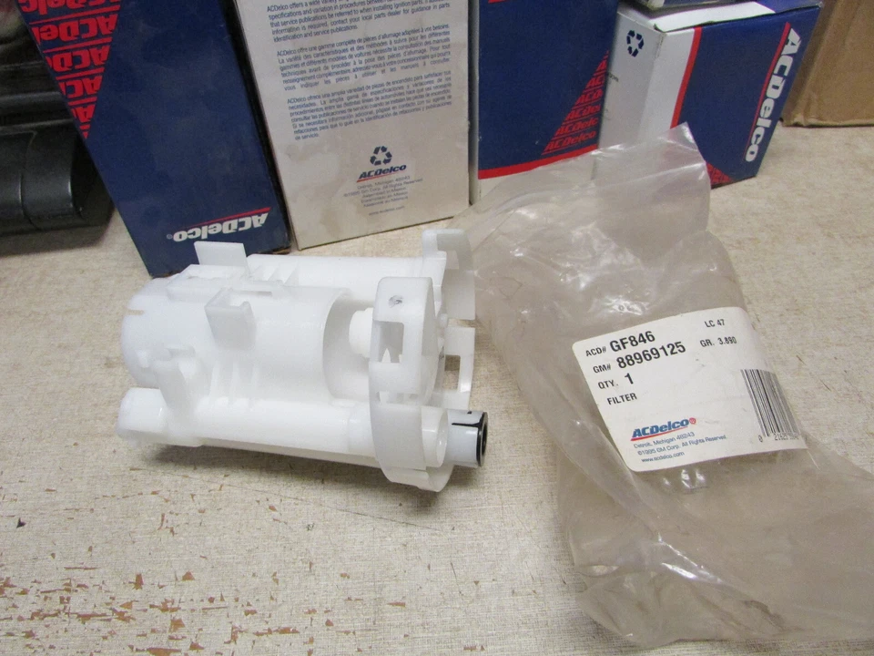 NOS Genuine GM Fuel Filter 88969125 - Image 1 of 1