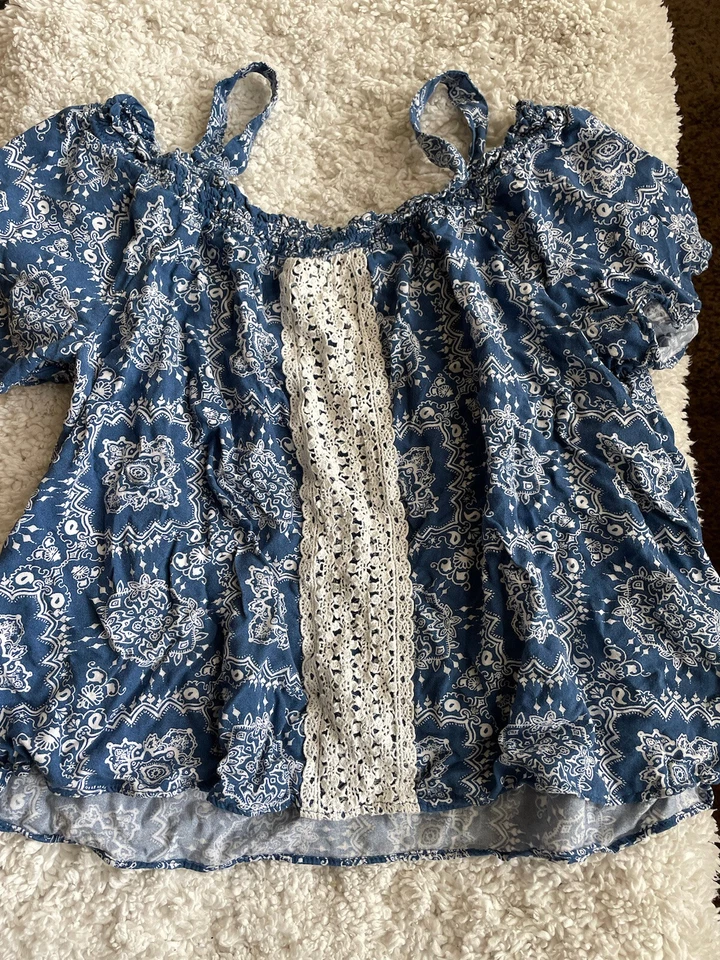 Justice girls sz. 20 blue & white Rayon flowy blouse. Soft, very pretty - Image 1 of 4