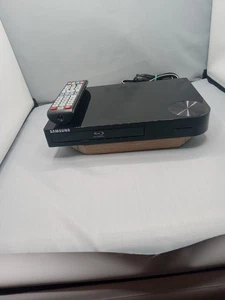 Samsung BD-HM57C Blu-Ray DVD Player WiFi w/ Remote - TESTED Scratches  - Picture 1 of 14