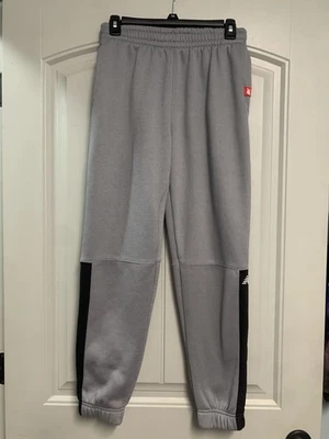 Pantalones de chándal New Balance grandes 14-16 grises para niños Foto 1 de 4