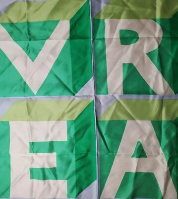 Винтажный шарф Vera с надписью буквы V E R кубики 22 x 22 квадратный божья коровка логотип редкая - Изображение 1 из 4