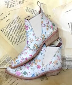 Free People Beau Ankle Boot Ivory Floral Leather Western Chelsea 37.5/7.5 NEW
