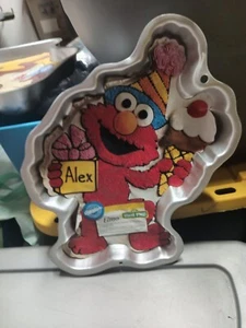 Elmo Cake Pan Sesame Street 1996 Wilton 2105-4298 - Picture 1 of 2